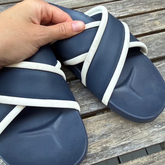 Olukai slides - Picture 5 of 5